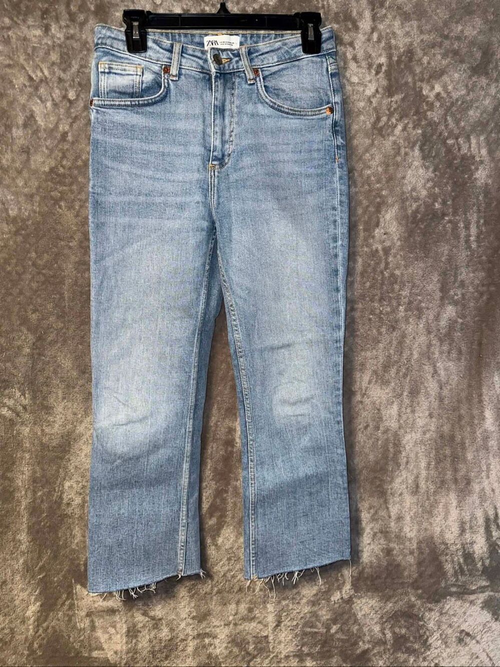 Zara High Rise Medium Wash Non Ripped Raw Hem Cropped Jeans size 4 Stretch #800